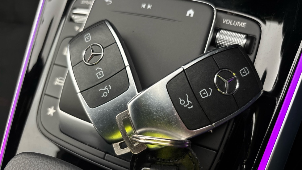 MERCEDES EQB 2 keys