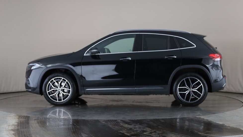 MERCEDES EQA Image 2