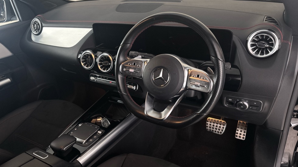 MERCEDES EQA Image 9
