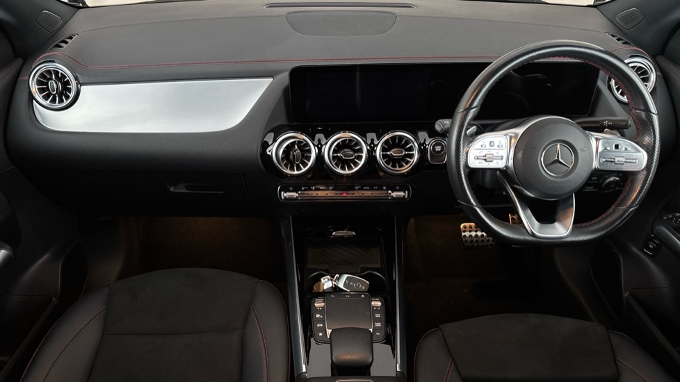 MERCEDES EQA Image 11