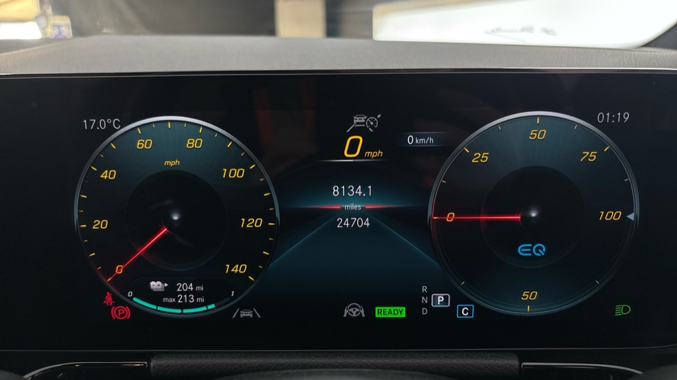 MERCEDES EQA Image 13