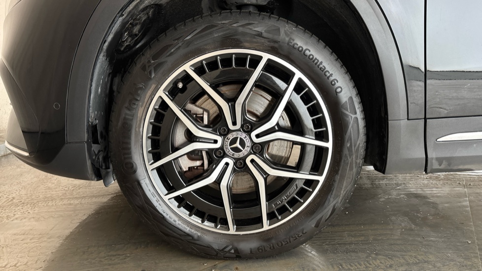 MERCEDES EQA Image 17
