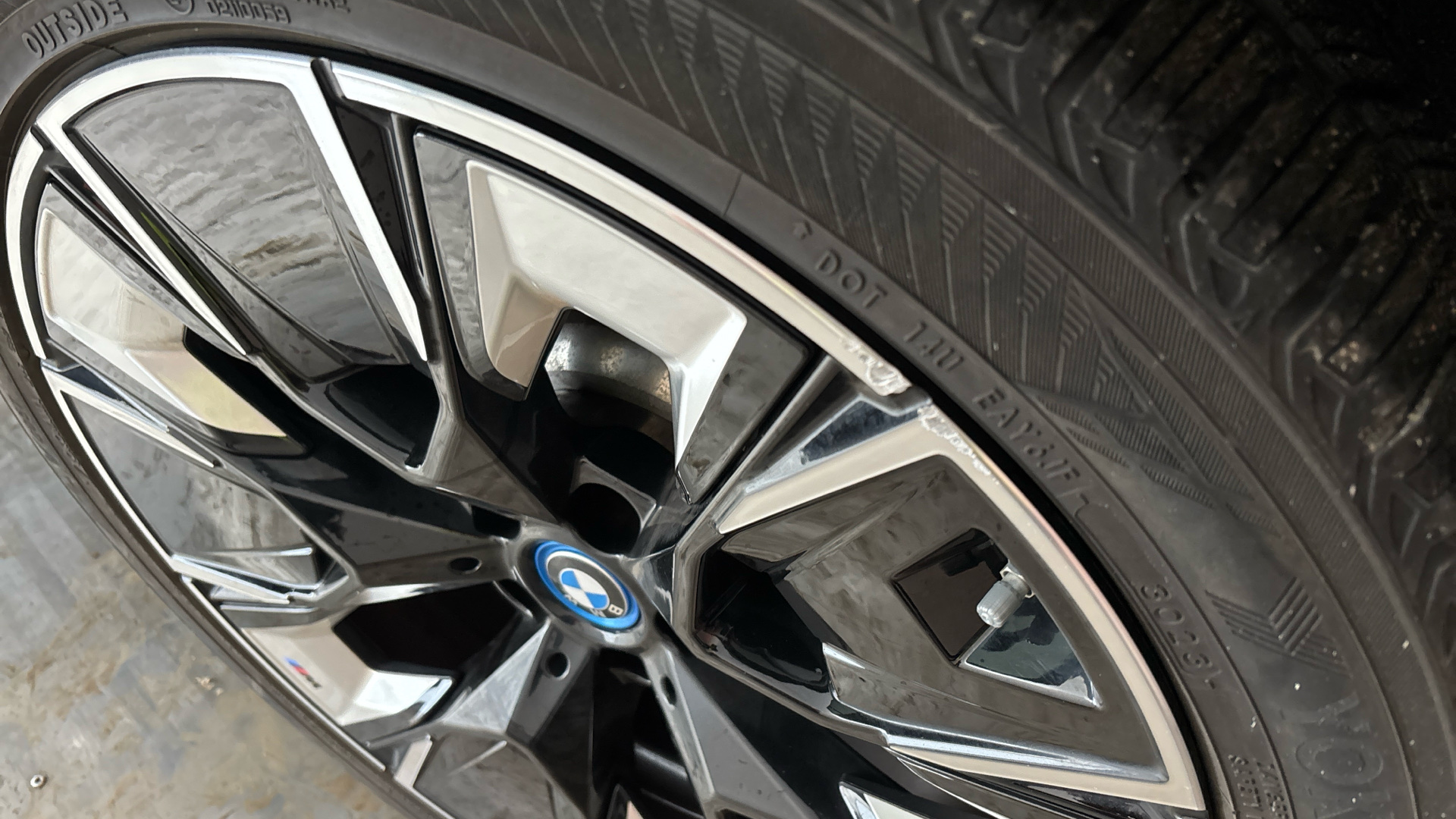 4027711 210kW M Sport Pro 80kWh 5dr Auto