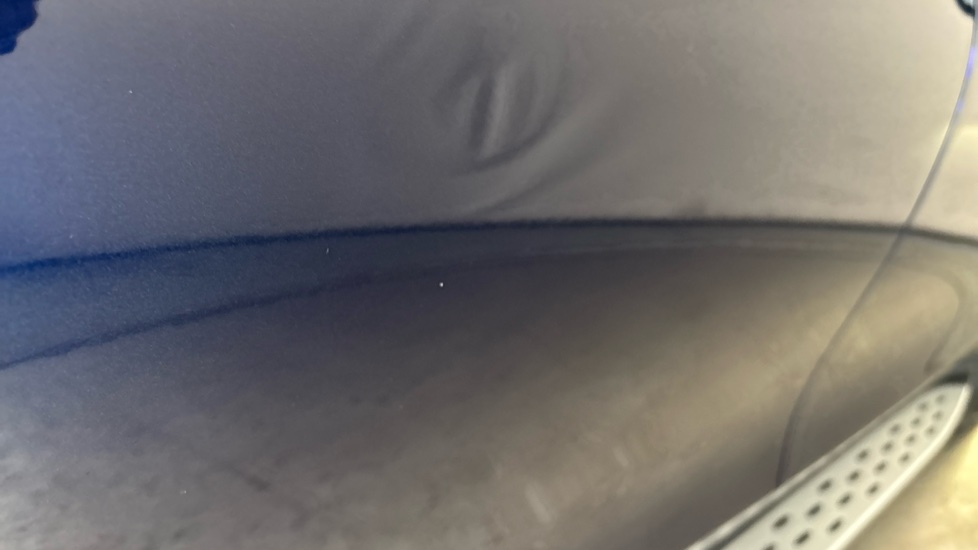 MERCEDES EQC dent