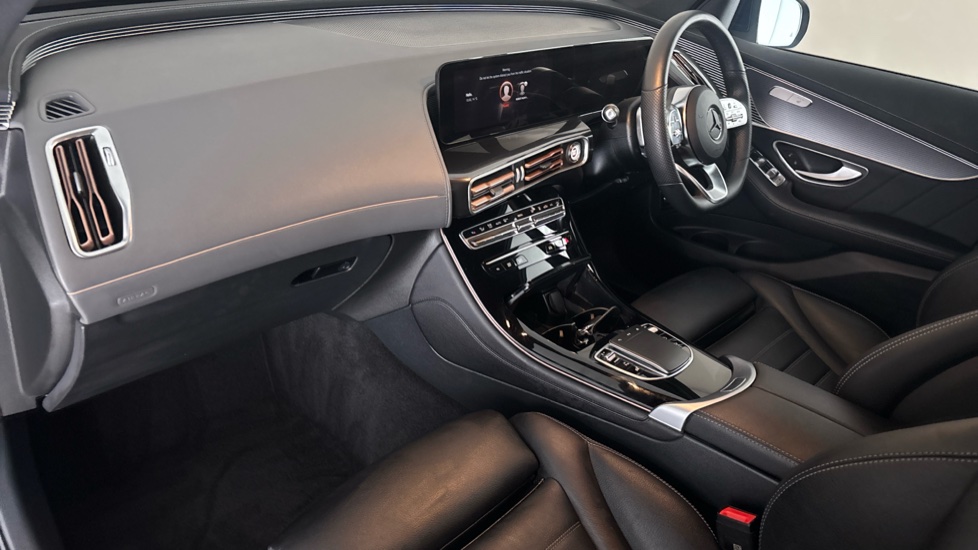 MERCEDES EQC Image 10