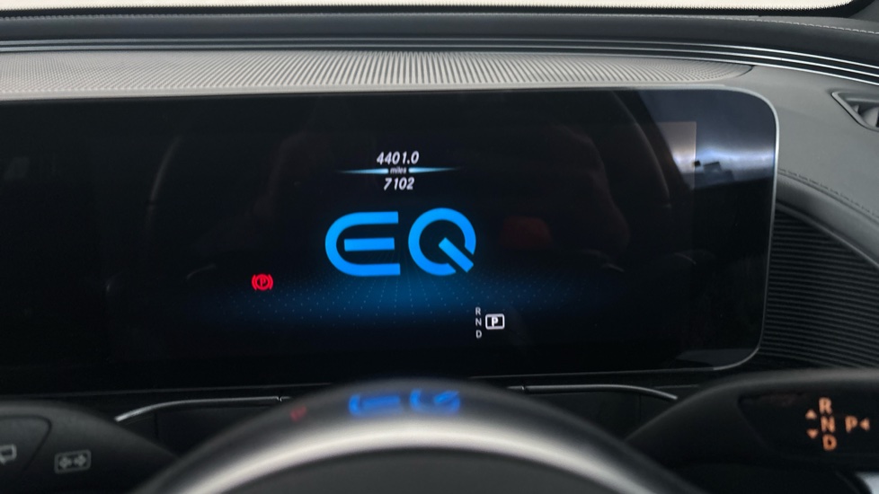 MERCEDES EQC Image 13