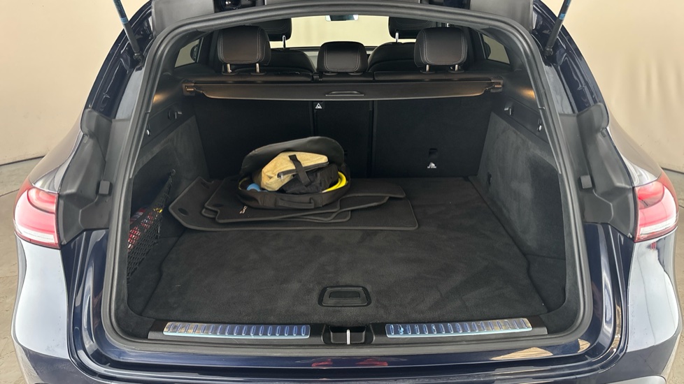 MERCEDES EQC Image 15
