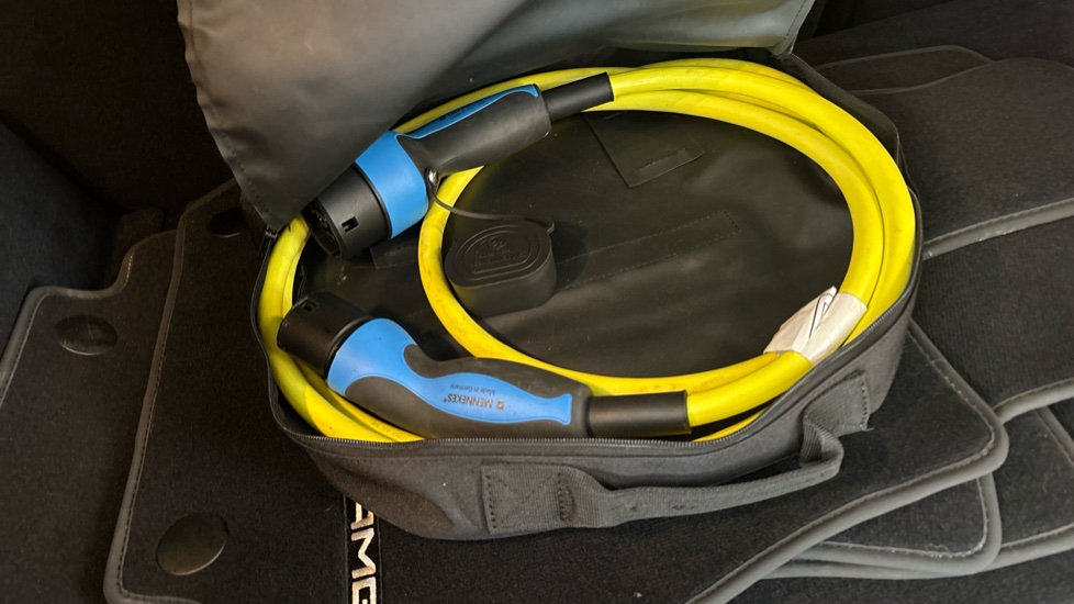 MERCEDES EQC Image 22