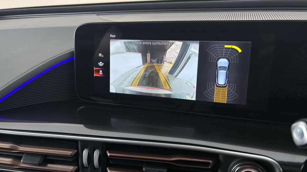 MERCEDES EQC reverse camera