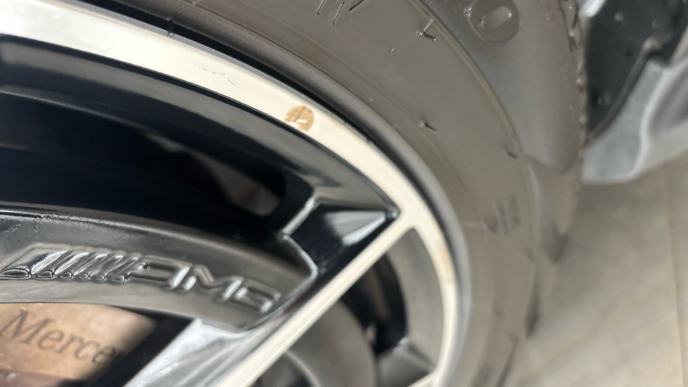 MERCEDES EQC scuff