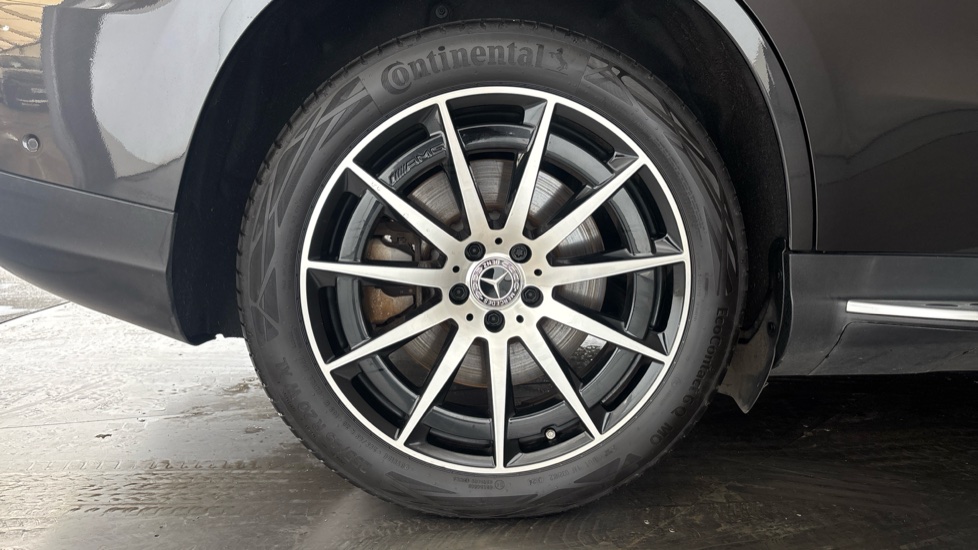 MERCEDES EQC Image 19