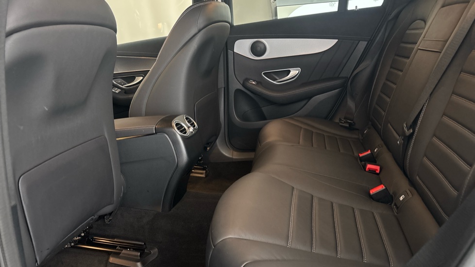 MERCEDES EQC Image 14
