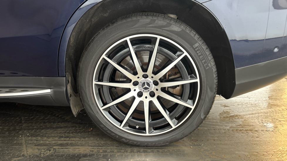 MERCEDES EQC Image 18