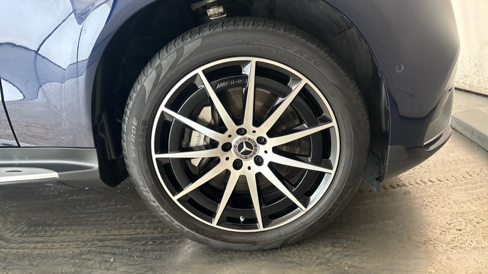 MERCEDES EQC Image 20