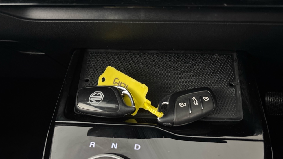 MG MG4 2 keys available