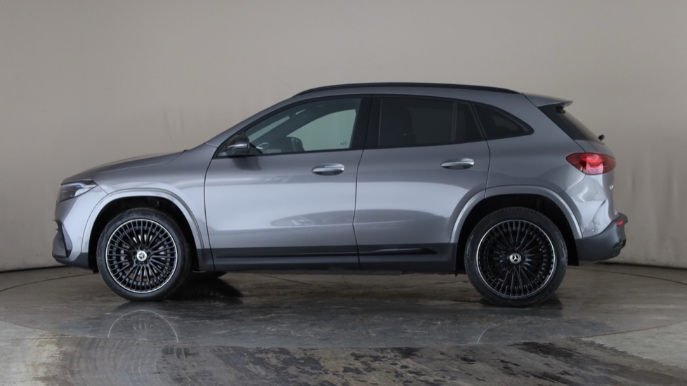 MERCEDES EQA Image 2