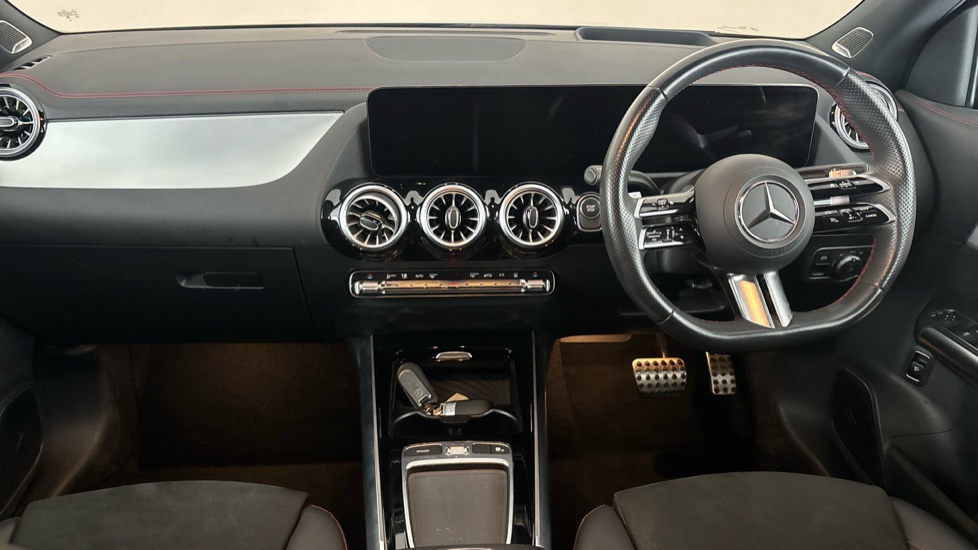 MERCEDES EQA Image 11