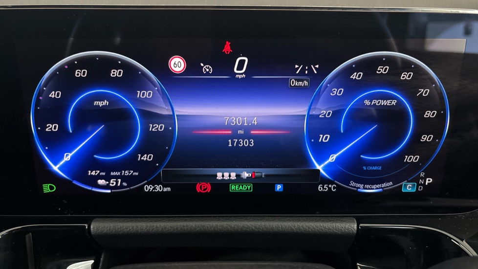 MERCEDES EQA Image 13