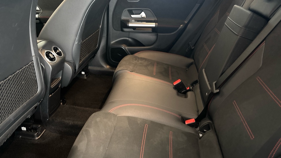 MERCEDES EQA Image 14