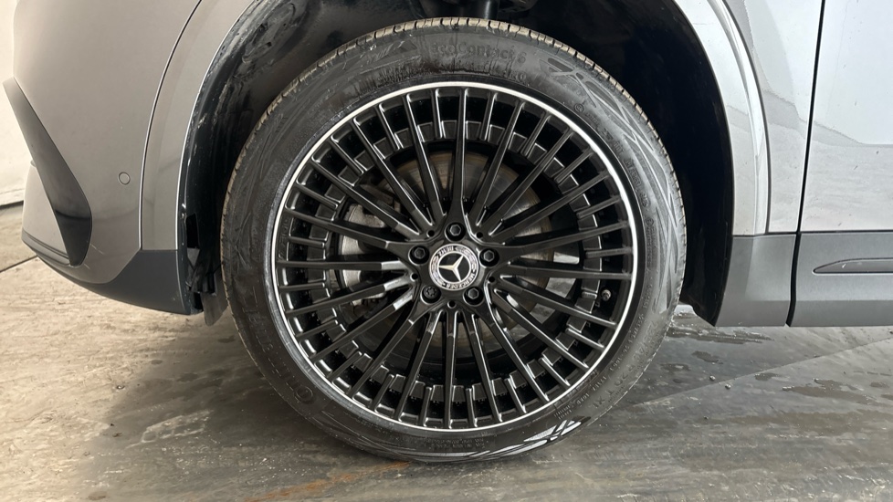 MERCEDES EQA Image 17