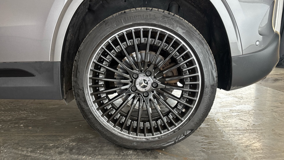 MERCEDES EQA Image 18