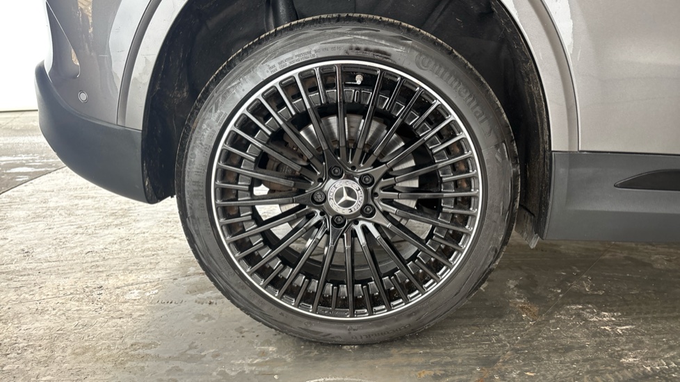 MERCEDES EQA Image 19