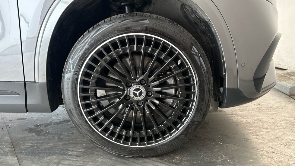 MERCEDES EQA Image 20