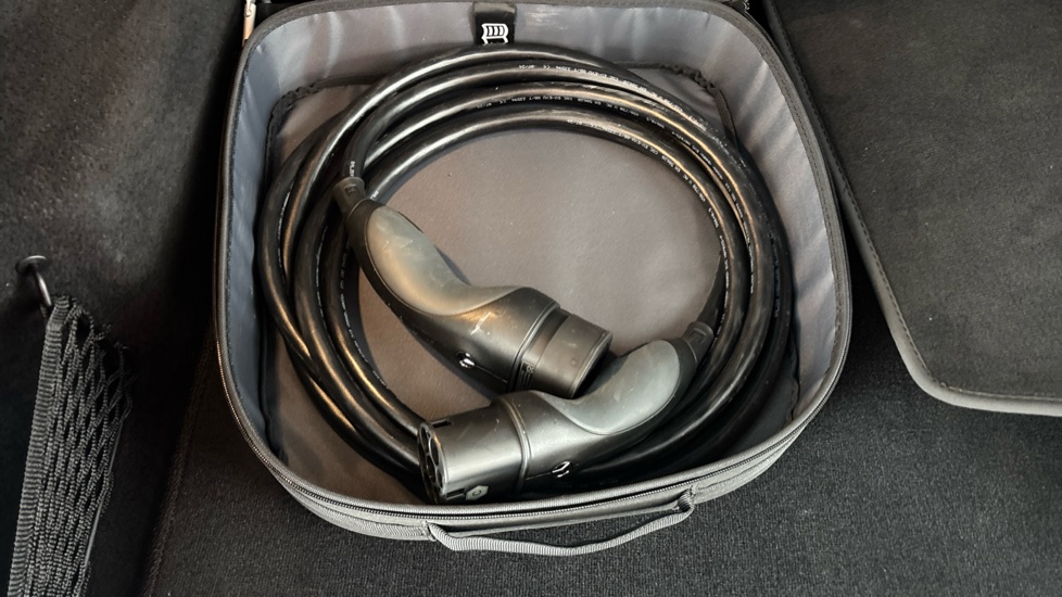 MERCEDES EQA Image 22