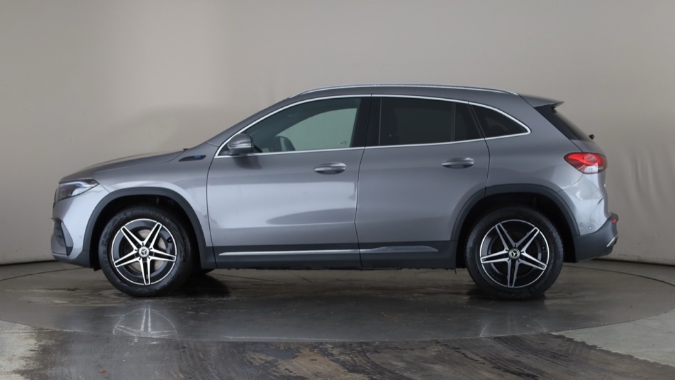 MERCEDES EQA Image 2