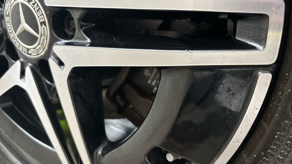 MERCEDES EQA scratches