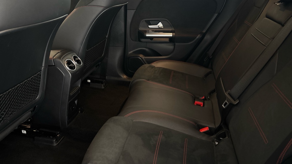 MERCEDES EQA Image 14
