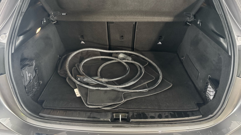 MERCEDES EQA Image 15