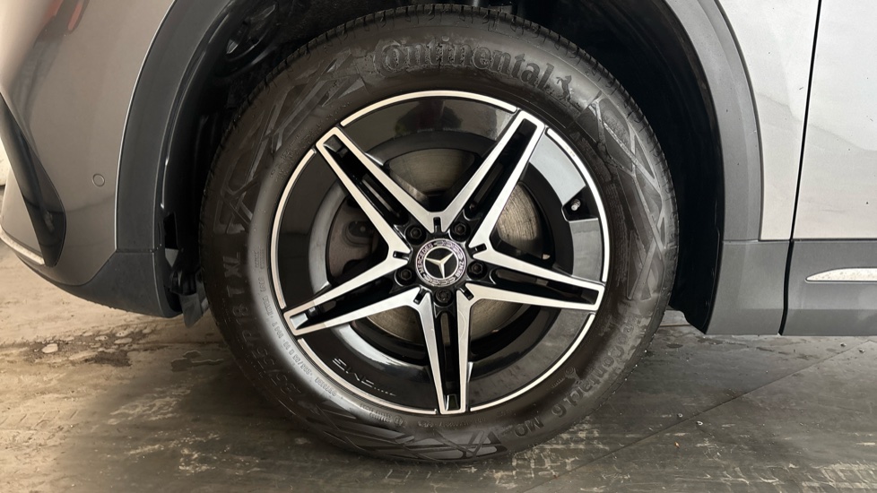 MERCEDES EQA Image 17