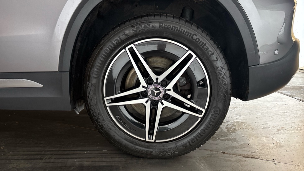 MERCEDES EQA Image 18