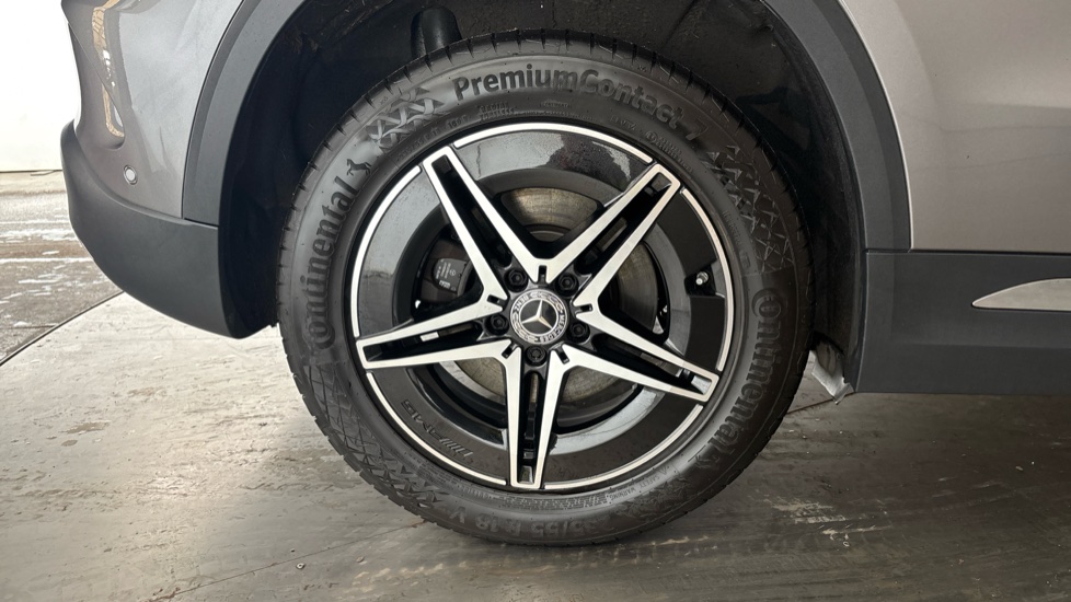 MERCEDES EQA Image 19
