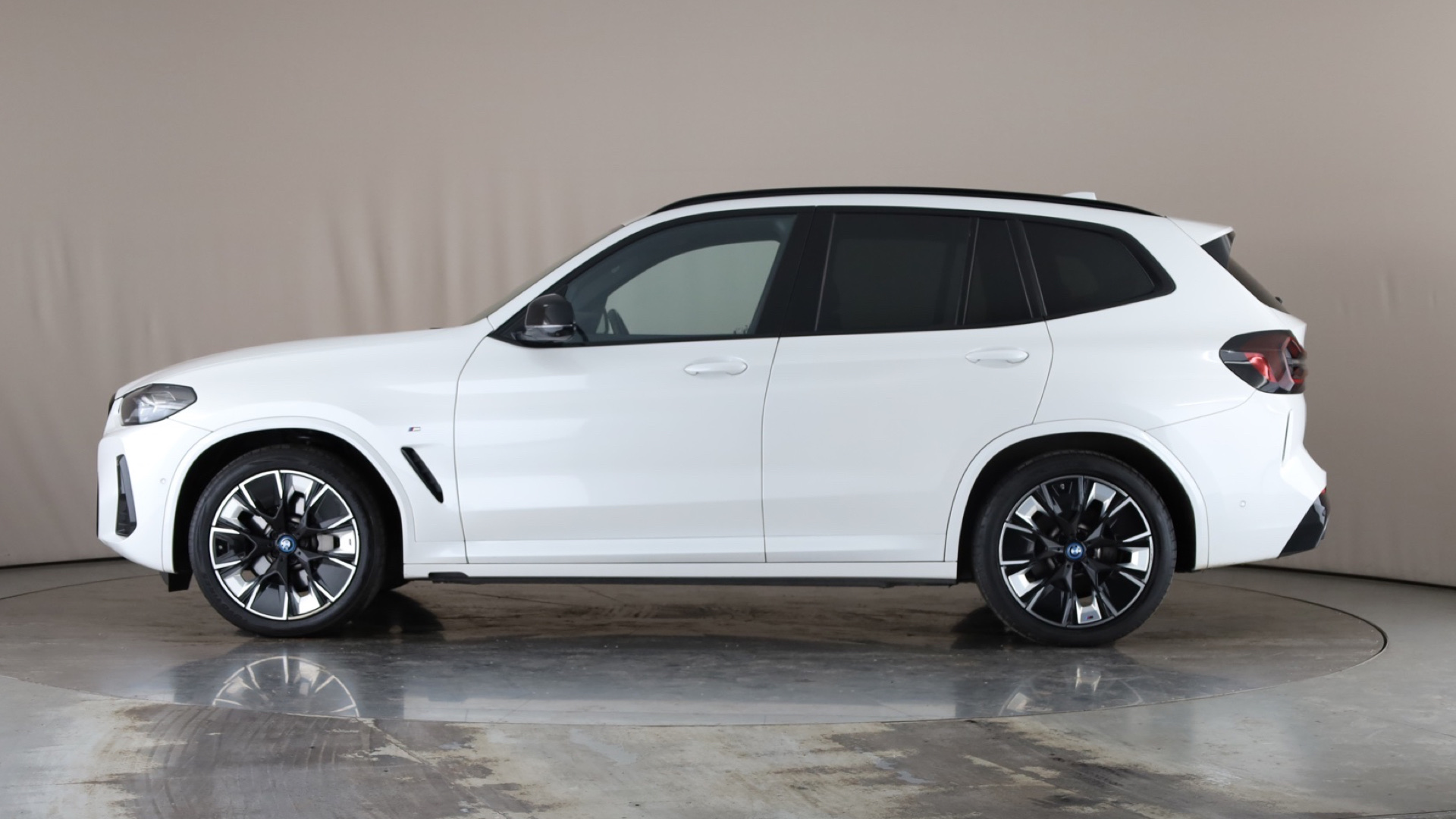 4020610 210kW M Sport Pro 80kWh 5dr Auto