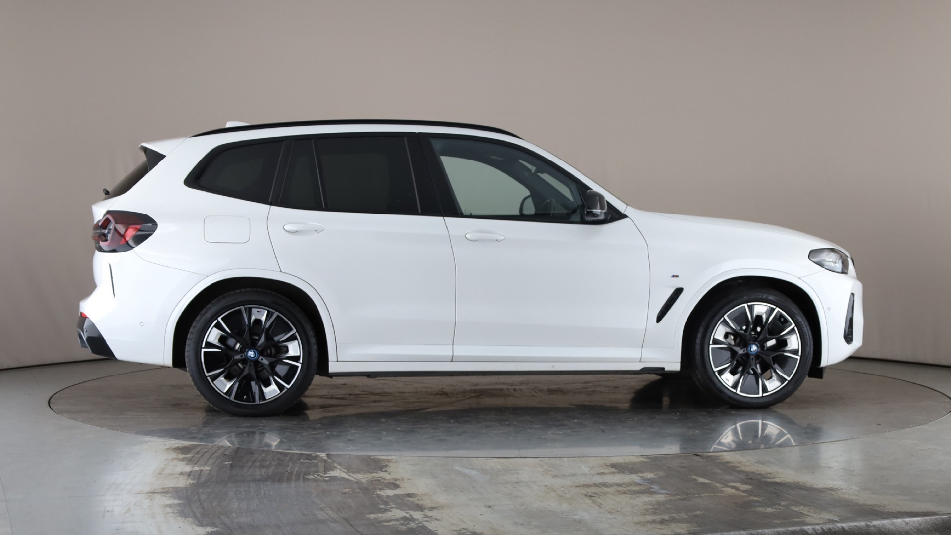 4020610 210kW M Sport Pro 80kWh 5dr Auto