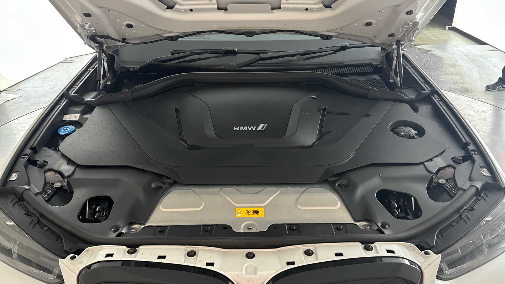 4020610 210kW M Sport Pro 80kWh 5dr Auto