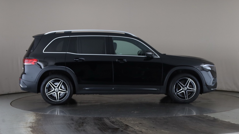 MERCEDES EQB Image 6