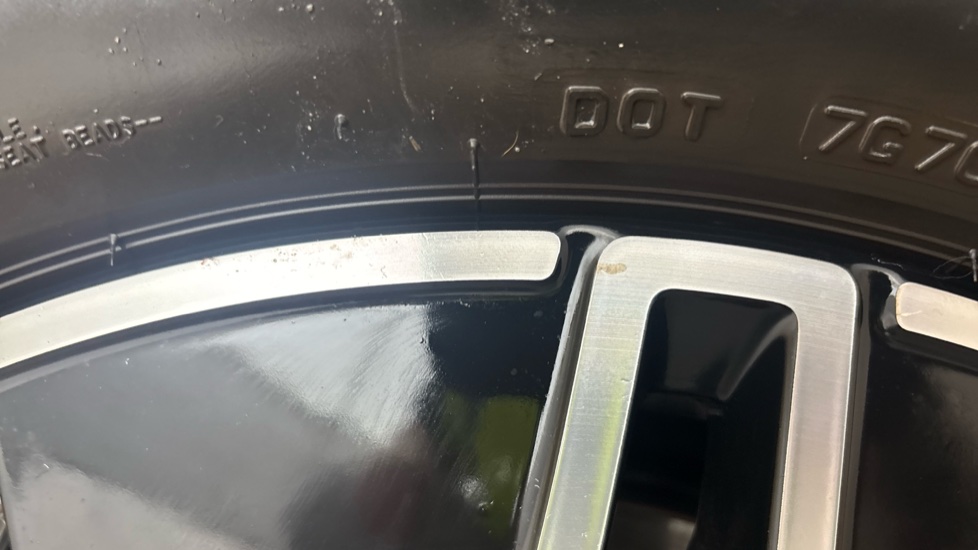 MERCEDES EQB scuff