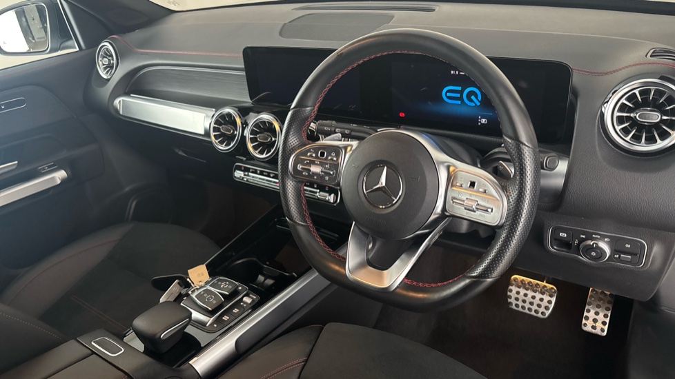 MERCEDES EQB Image 9