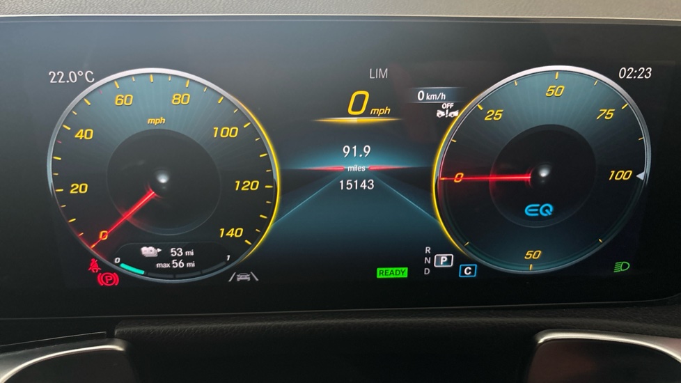 MERCEDES EQB Image 13