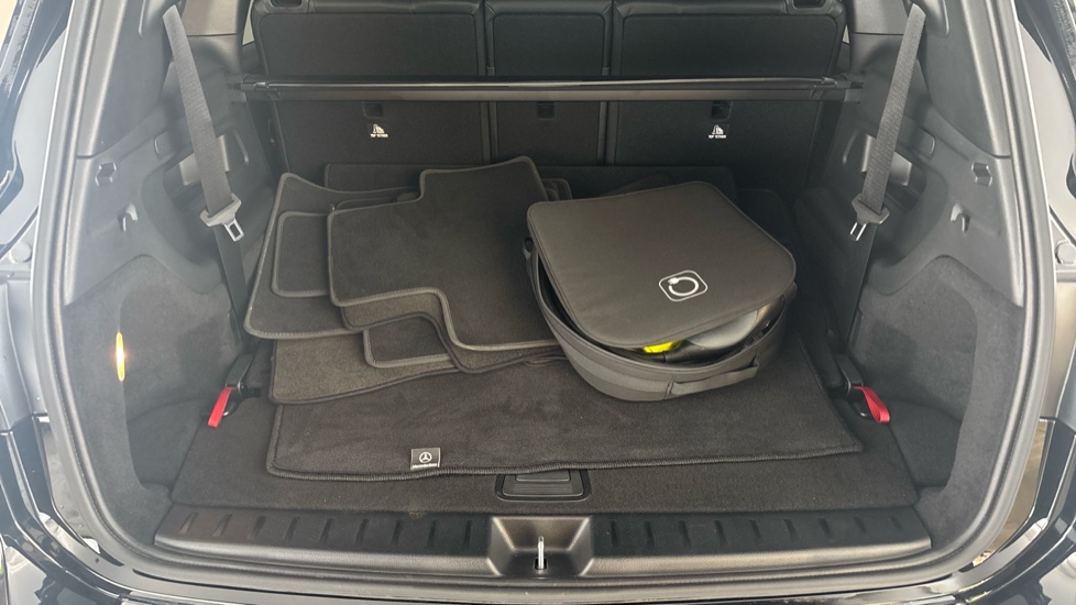 MERCEDES EQB Image 15