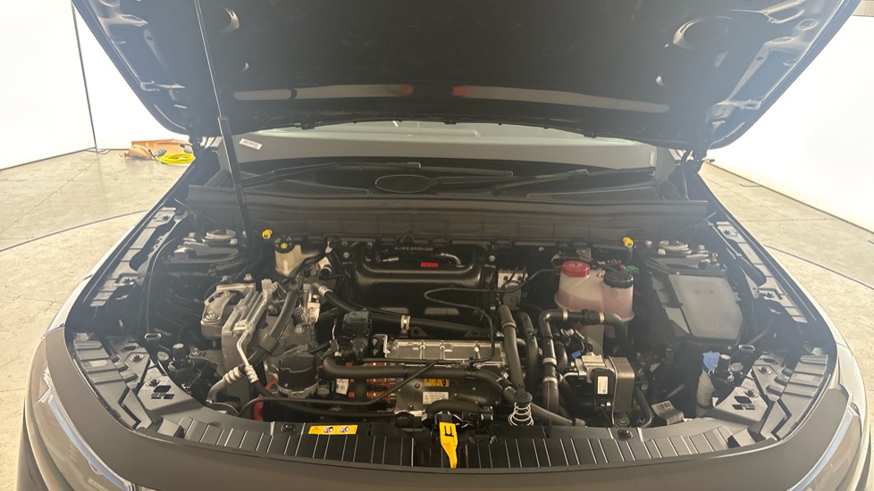 MERCEDES EQB Image 16