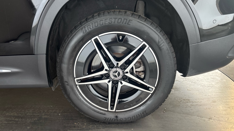 MERCEDES EQB Image 18