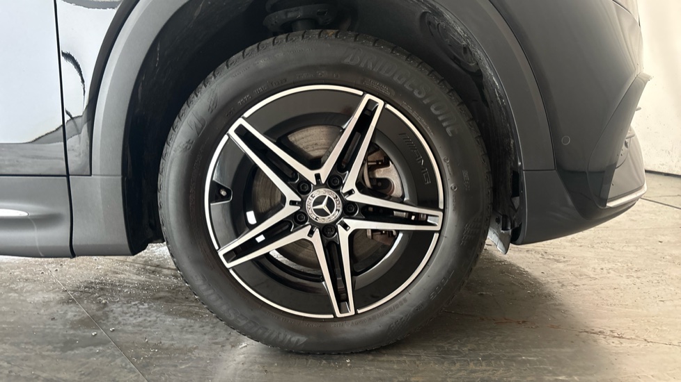 MERCEDES EQB Image 20