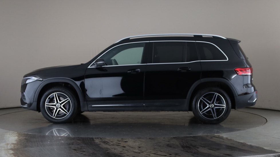 MERCEDES EQB Image 2