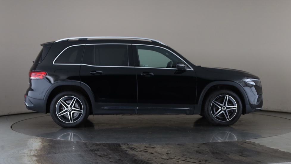 MERCEDES EQB Image 6