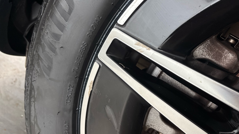 MERCEDES EQB Scuff