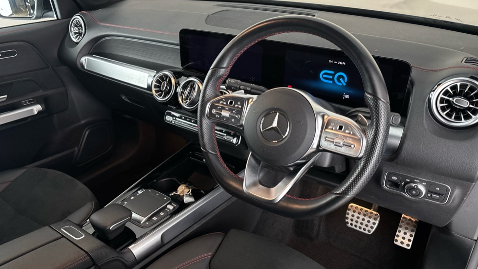 MERCEDES EQB Image 9